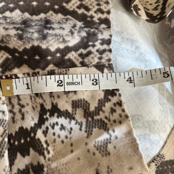 NWT python, print Jennifer Lopez shorts - Picture 5 of 5